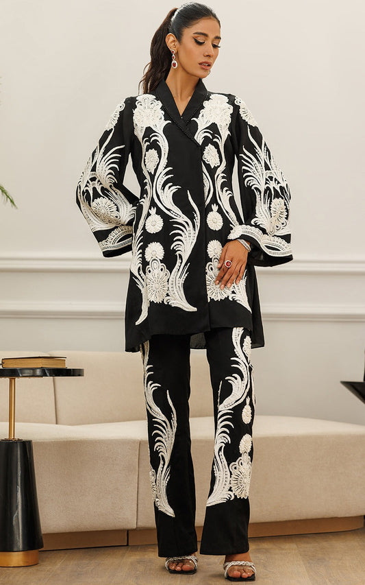 ROYAL EMBROIDERY FLOWER BLACK